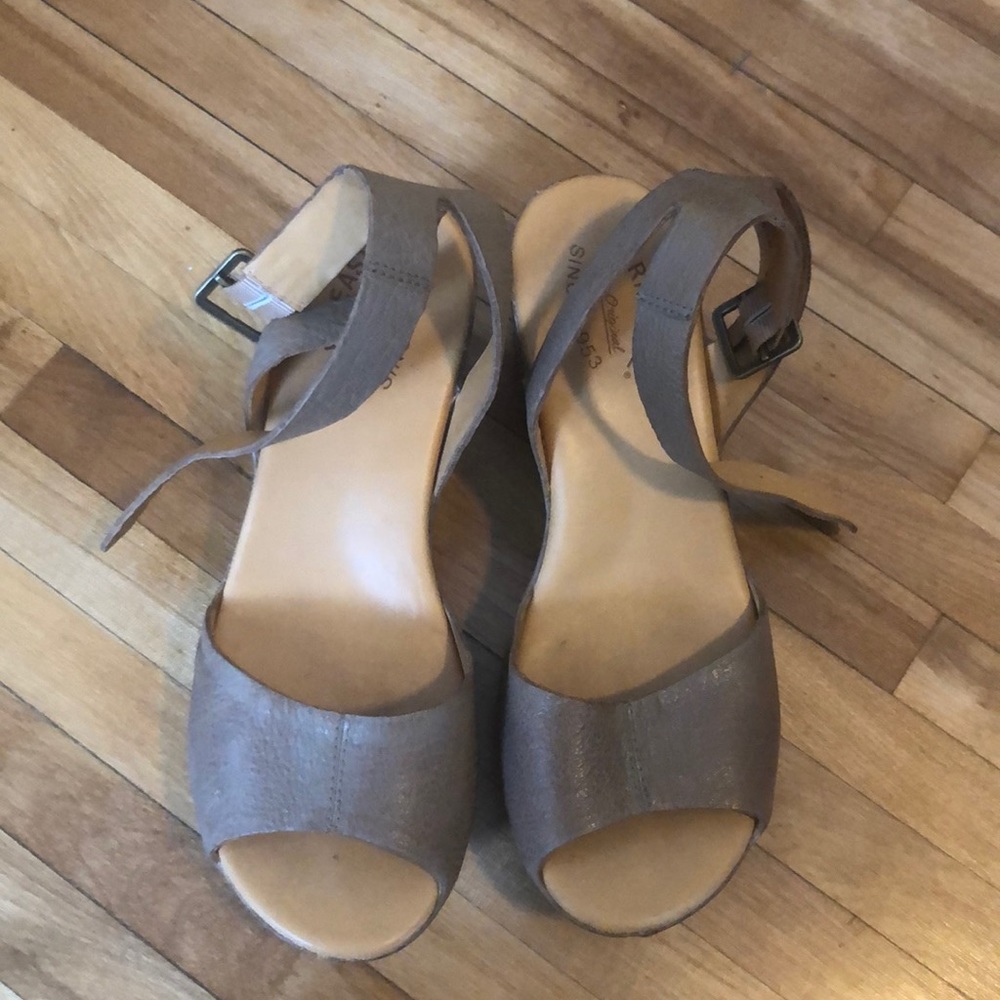 EUC9M Kork-Ease Wedge Ankle Strap Sandals